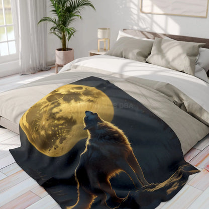 Howling Wolf Fleece Blanket Cozy Home Decor Gift for Nature Lovers Moonlit Bedroom Accent Camping Essential - Home Decor