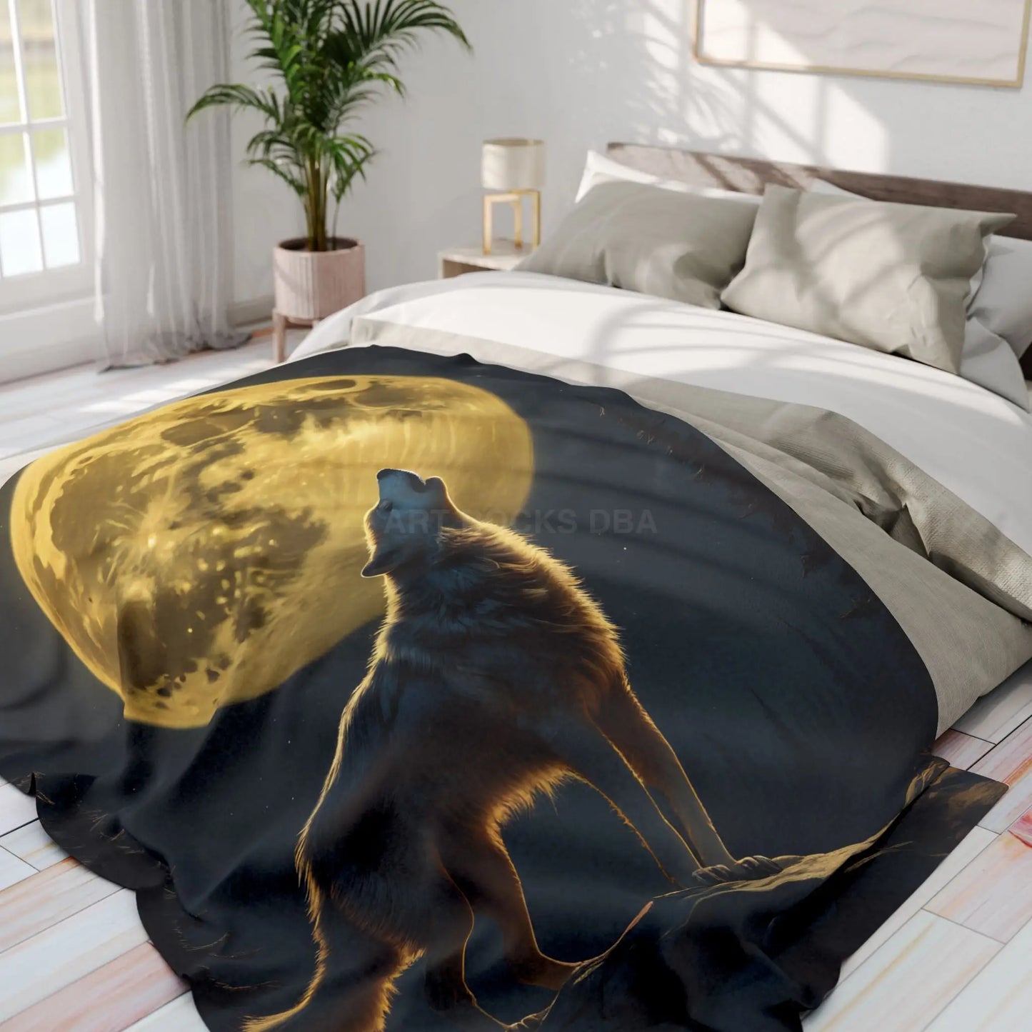 Howling Wolf Fleece Blanket Cozy Home Decor Gift for Nature Lovers Moonlit Bedroom Accent Camping Essential - Home Decor